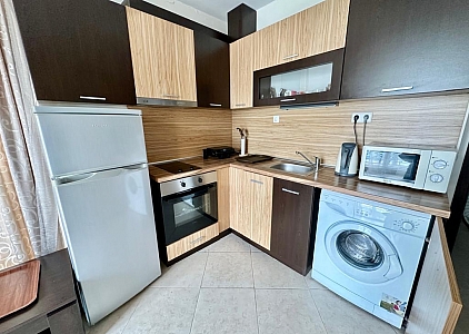 Двухкомнатная квартира с видом на бассейн в хорошем комплексе. Фото 12