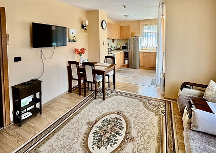 Geräumige Wohnung in einem Luxuskomplex in erster Linie. Foto 2