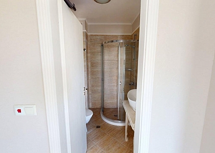 Malý třípokojový byt v luxusním komplexu. Foto 3