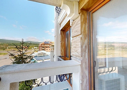 Malý třípokojový byt v luxusním komplexu. Foto 19