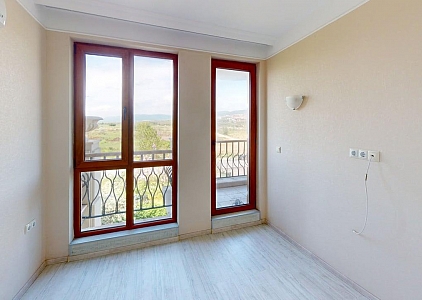 Malý třípokojový byt v luxusním komplexu. Foto 12