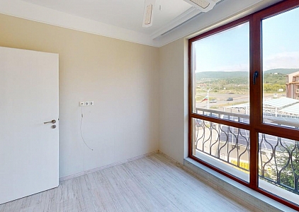 Malý třípokojový byt v luxusním komplexu. Foto 13