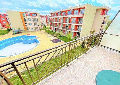 Great studio with beautiful pool view. Photo 1 Great studio with beautiful pool view. Photo 1