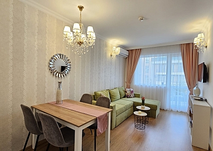 Schöne Zweizimmerwohnung in einem Elitekomplex an der Küste. Foto 1