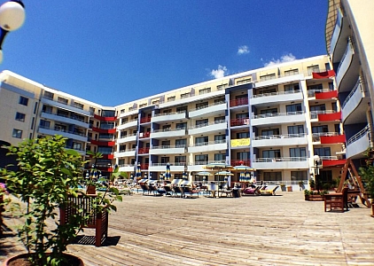 Large apartment with pool view. Photo 5 Large apartment with pool view. Photo 5