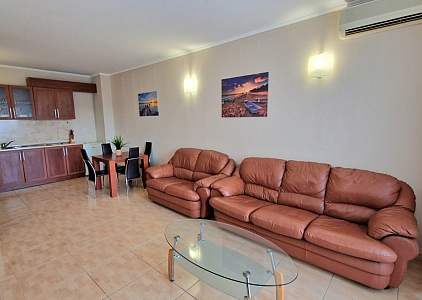 Large apartment with pool view. Photo 2 Large apartment with pool view. Photo 2