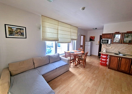 Útulný apartmán se dvěma ložnicemi 450 metrů od moře. Foto 2