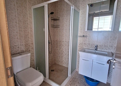 Útulný apartmán se dvěma ložnicemi 450 metrů od moře. Foto 10