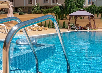 Two-room apartment in an excellent complex on the first coastline. Photo 13