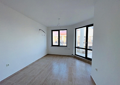 Two-room apartment in an excellent complex on the first coastline. Photo 3