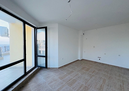 Two-room apartment in an excellent complex on the first coastline. Photo 5