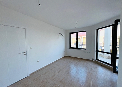 Two-room apartment in an excellent complex on the first coastline. Photo 4