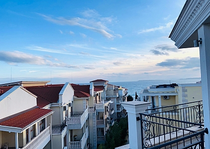 Two-room apartment in an excellent complex on the first coastline. Photo 9