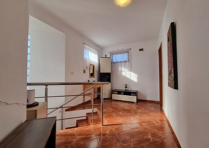 Great house for year round living. Photo 6