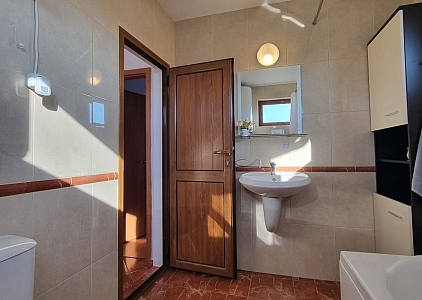 Great house for year round living. Photo 12