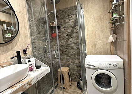 Velký třípokojový byt v útulném komplexu . Foto 12