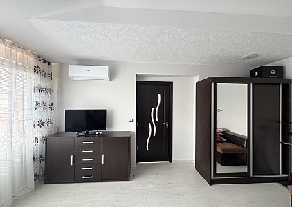 Velký třípokojový byt v útulném komplexu . Foto 7