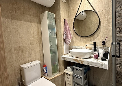 Velký třípokojový byt v útulném komplexu . Foto 17