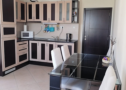 Двухкомнатная квартира с видом на бассейн на побережье. Фото 3