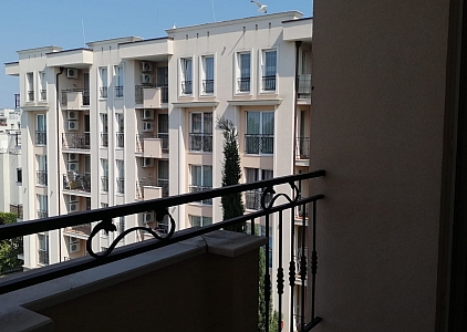 Двухкомнатная квартира с видом на бассейн на побережье. Фото 9