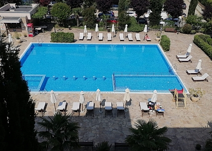 Двухкомнатная квартира с видом на бассейн на побережье. Фото 8