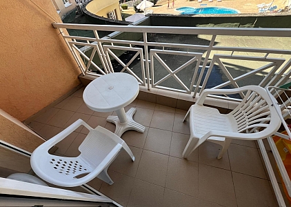 Dwupokojowe mieszkanie z widokiem na basen w dużym kompleksie nad morzem. Zdjęcie 6 Dwupokojowe mieszkanie z widokiem na basen w dużym kompleksie nad morzem. Zdjęcie 6