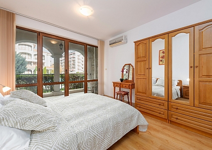 Geräumiges Zweizimmerapartment mit Poolblick, 500 Meter vom Meer entfernt. Foto 6