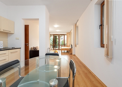 Geräumiges Zweizimmerapartment mit Poolblick, 500 Meter vom Meer entfernt. Foto 13