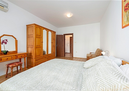 Geräumiges Zweizimmerapartment mit Poolblick, 500 Meter vom Meer entfernt. Foto 8