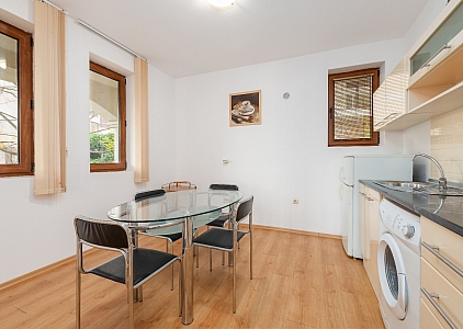 Geräumiges Zweizimmerapartment mit Poolblick, 500 Meter vom Meer entfernt. Foto 4