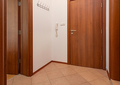 Geräumiges Zweizimmerapartment mit Poolblick, 500 Meter vom Meer entfernt. Foto 12