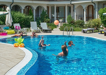 Geräumiges Zweizimmerapartment mit Poolblick, 500 Meter vom Meer entfernt. Foto 18