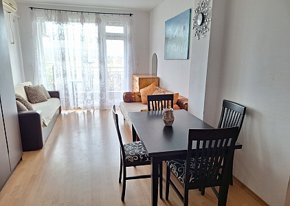 Простора квартира з окремою спальнею у великому сімейному комплексі. Фото 2