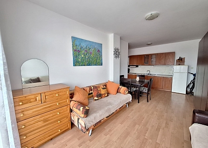 Простора квартира з окремою спальнею у великому сімейному комплексі. Фото 17