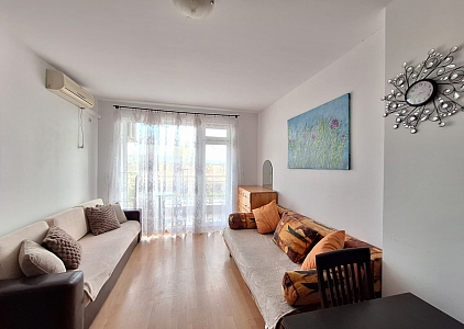 Простора квартира з окремою спальнею у великому сімейному комплексі. Фото 16