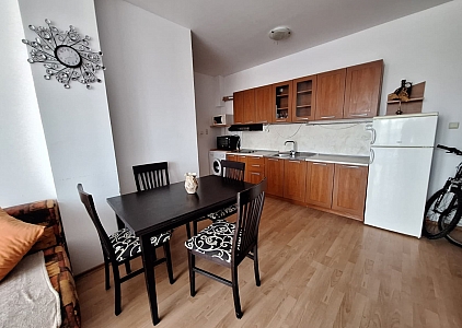 Простора квартира з окремою спальнею у великому сімейному комплексі. Фото 4