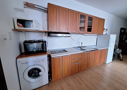 Простора квартира з окремою спальнею у великому сімейному комплексі. Фото 18