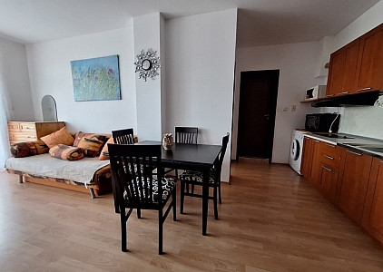 Простора квартира з окремою спальнею у великому сімейному комплексі. Фото 19