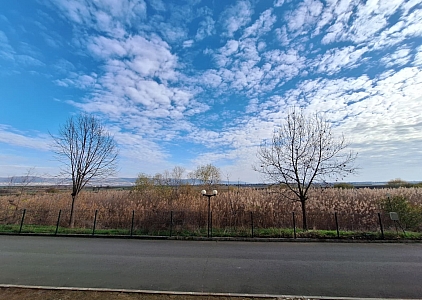 Простора квартира з окремою спальнею у великому сімейному комплексі. Фото 9