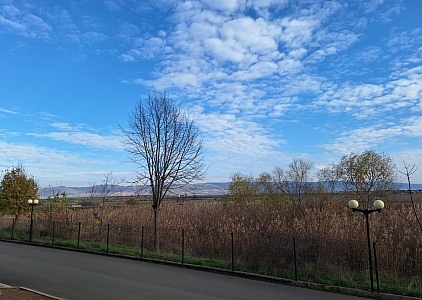 Простора квартира з окремою спальнею у великому сімейному комплексі. Фото 11