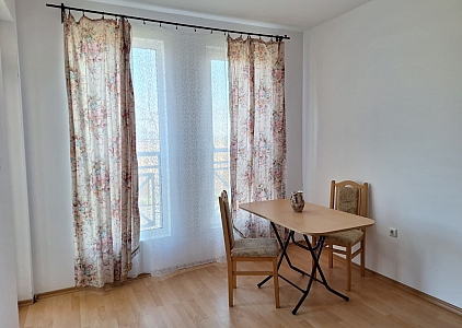 Простора квартира з окремою спальнею у великому сімейному комплексі. Фото 5