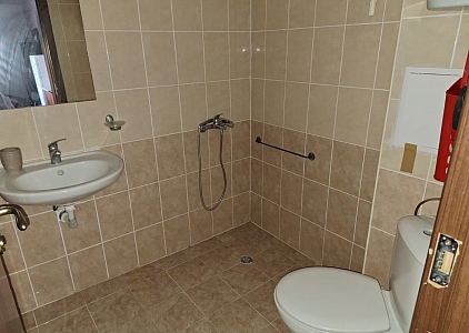 Простора квартира з окремою спальнею у великому сімейному комплексі. Фото 13