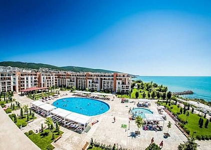 Трехкомнатнаят квартира с  видом на море на первой линии. Фото 1