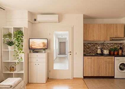Schönes Studio-Apartment in einer großen Wohnanlage. Foto 2
