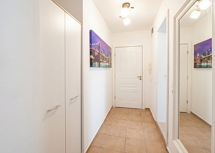 Schönes Studio-Apartment in einer großen Wohnanlage. Foto 3