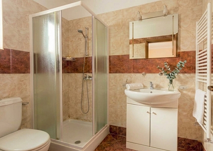 Schönes Studio-Apartment in einer großen Wohnanlage. Foto 4