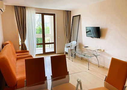 Three-room apartment in an elite complex on the first line. Photo 2 Three-room apartment in an elite complex on the first line. Photo 2
