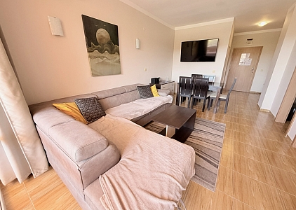 Apartment mit Poolblick in einer großen Wohnanlage. Foto 1