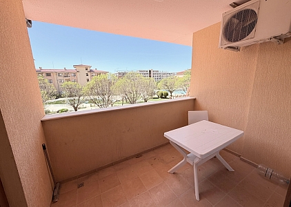 Apartment mit Poolblick in einer großen Wohnanlage. Foto 3