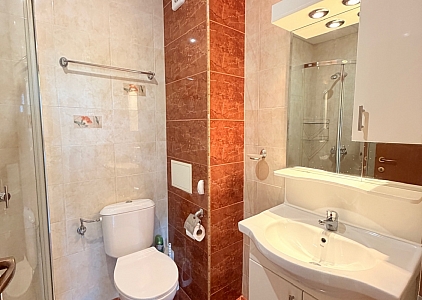 Ausgezeichnete Wohnung in einer großen Wohnanlage. Foto 12
